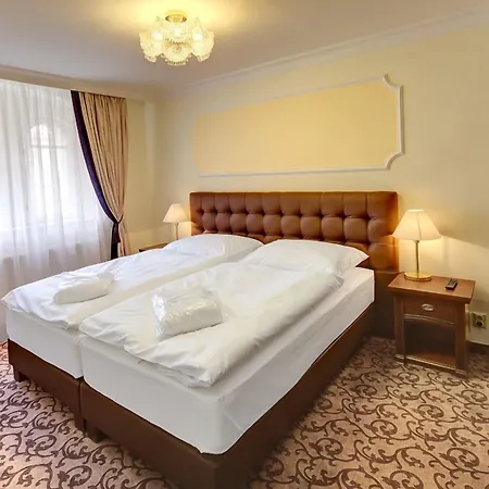 Windsor فندق كارلوفي فاري